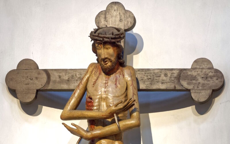 Chi ci separerà dall'amore di Cristo? (il «Cristo che abbraccia», cattedrale di Würzburg, Germania)